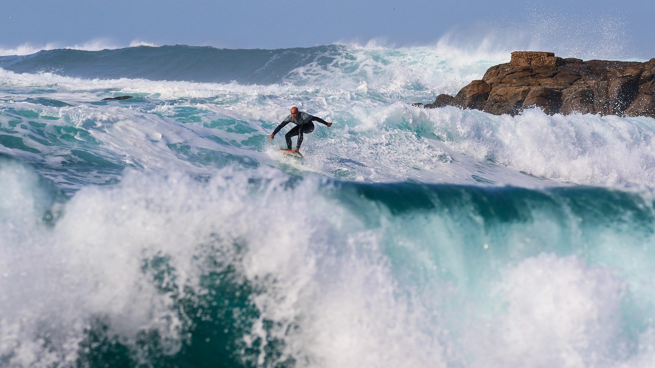 Surfer, surfing, waves — La Grada Online: The Best Sports News Platform